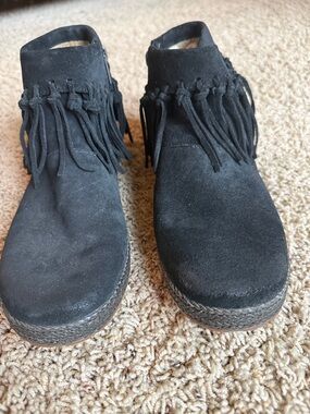 Ugg women’s leather ankle boots with fringe